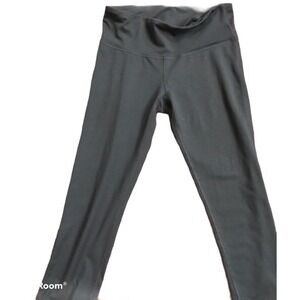 Champion ‎ woman black 3/4 Capri cropped leggings size small Athletic Pants